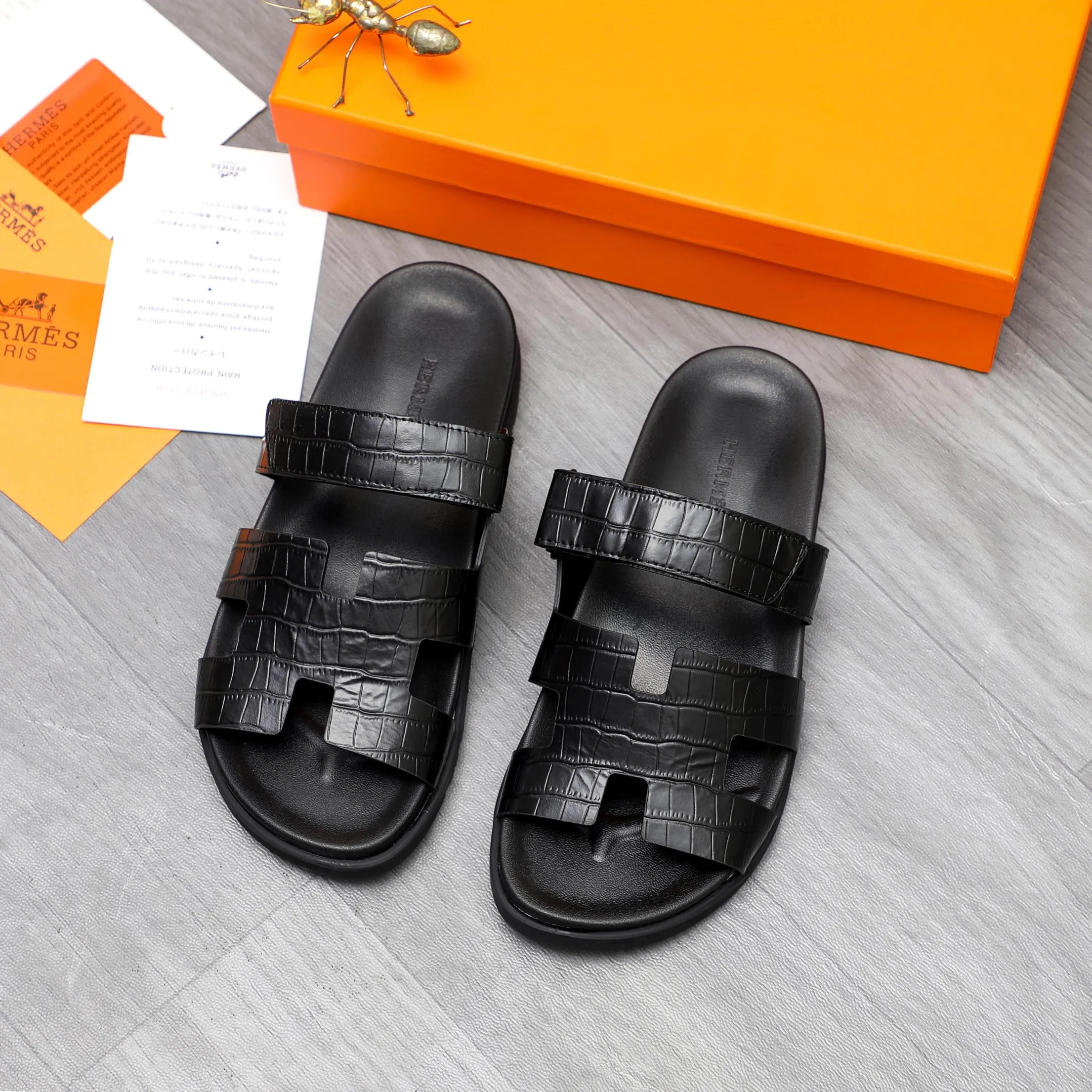 Men's shoes 💰340 Product trademark: Hermes "Hermes" Couple's slippers Regular size: 36-46 Product material: Selected stone grain cowhide upper, microfiber lining, original outsole